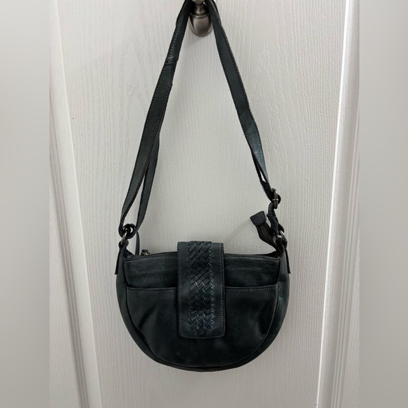 Vilenca Holland Leather crossbody with adjustable straps made in India - Picture 2 of 10